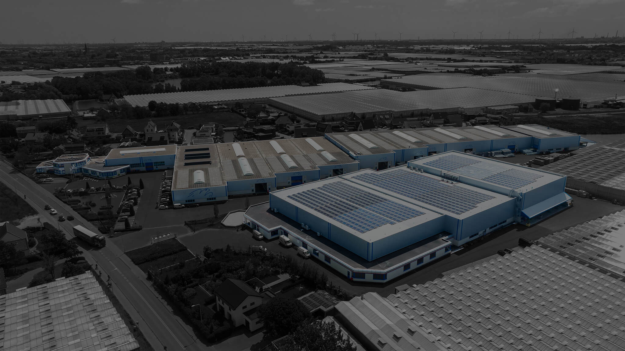 Van der Valk Horti Systems | Ontwikkeling én productie van ventilatiesystemen en scherminstallaties voor de tuinbouw.